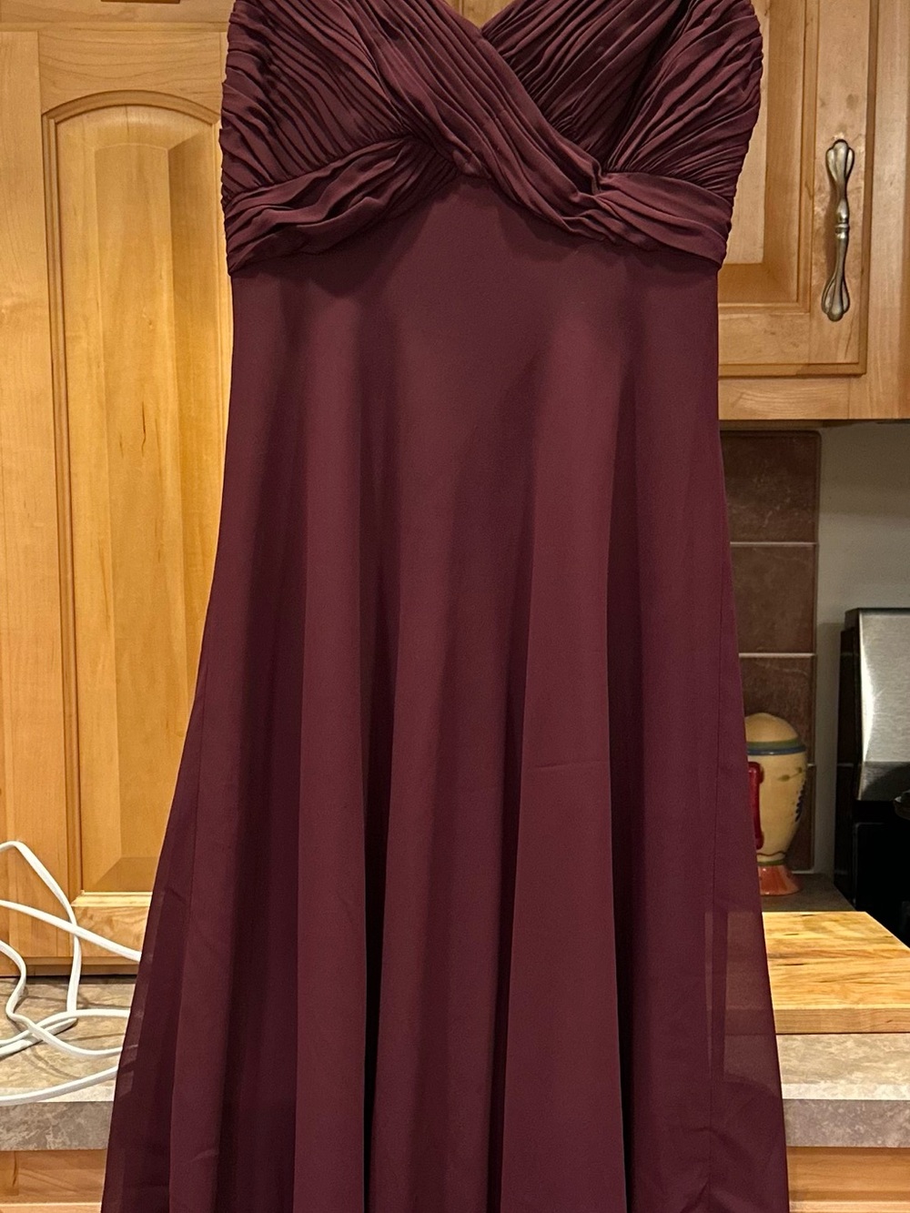 Jones Wear Burgundy Pleated Sweetheart Midi Dress